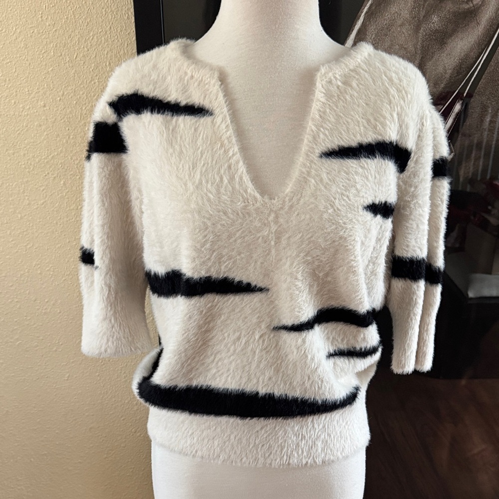 Michael Stars Honey Elbow Sleeve V-Neck Pullover Sweater Tiger Stripe Print L